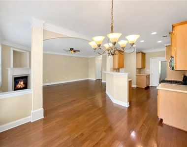 2511 Gadsen Walk - Photo Thumbnail 13