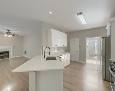 2979 Savannah Walk Lane - Photo Thumbnail 8