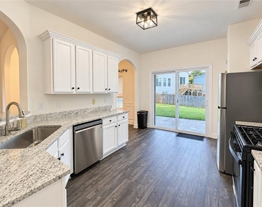 949 College Place Court Nw - Photo Thumbnail 3