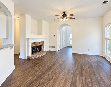 949 College Place Court Nw - Photo Thumbnail 2
