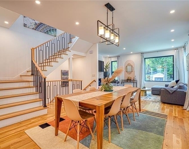 825 Barnett Street - Photo Thumbnail 10