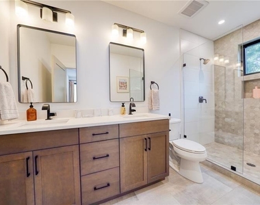 825 Barnett Street - Photo Thumbnail 17