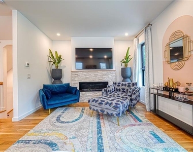 825 Barnett Street - Photo Thumbnail 2