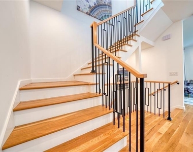 825 Barnett Street - Photo Thumbnail 14