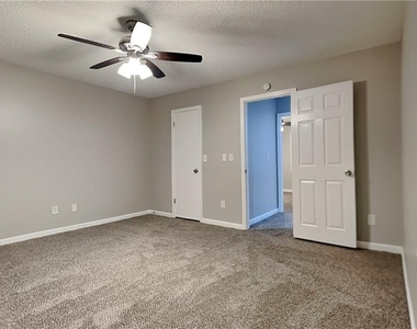 2211 Grayfield Drive - Photo Thumbnail 7