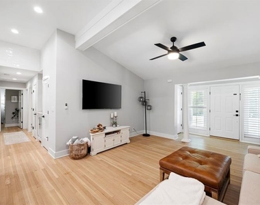 3647 Keswick Drive - Photo Thumbnail 5