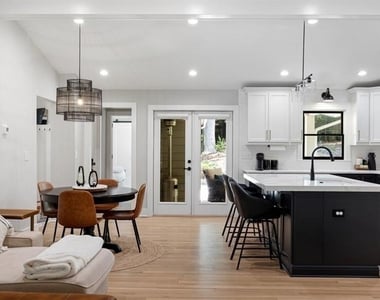 3647 Keswick Drive - Photo Thumbnail 6