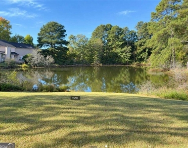 7953 Woodlake Drive - Photo Thumbnail 10