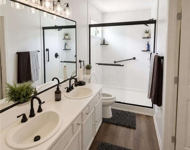 7953 Woodlake Drive - Photo Thumbnail 5