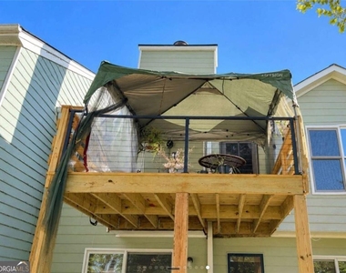7953 Woodlake Drive - Photo Thumbnail 11