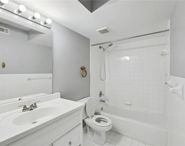 3091 Colonial Way - Photo Thumbnail 7