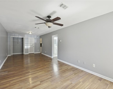 3091 Colonial Way - Photo Thumbnail 2