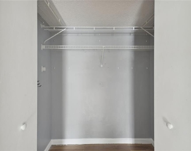 3091 Colonial Way - Photo Thumbnail 6