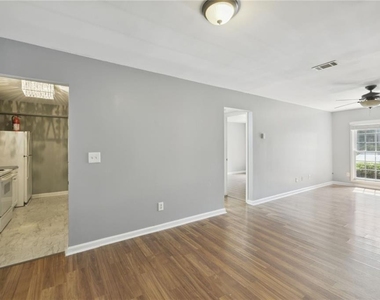 3091 Colonial Way - Photo Thumbnail 4