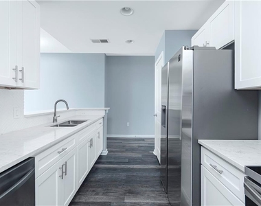 3040 Peachtree Road - Photo Thumbnail 10