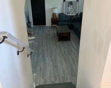 470 Karen Drive - Photo Thumbnail 14
