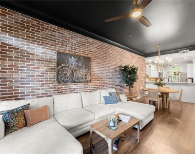 812 Creek View Lane - Photo Thumbnail 1