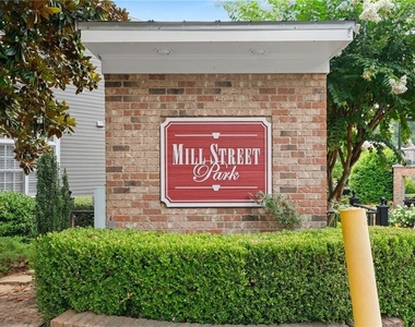 812 Creek View Lane - Photo Thumbnail 31