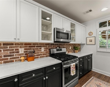 812 Creek View Lane - Photo Thumbnail 2