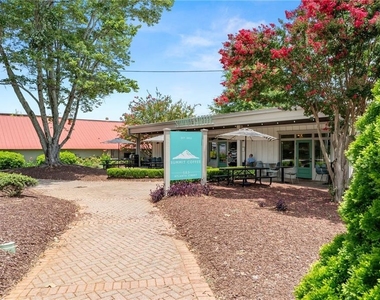 812 Creek View Lane - Photo Thumbnail 36