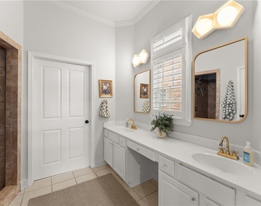 812 Creek View Lane - Photo Thumbnail 15