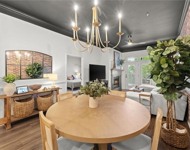 812 Creek View Lane - Photo Thumbnail 7