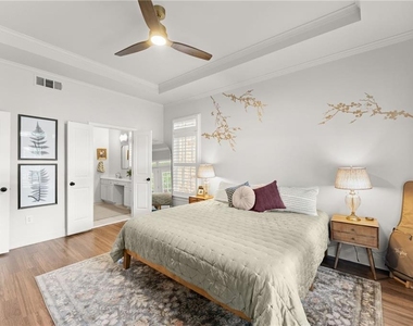 812 Creek View Lane - Photo Thumbnail 14