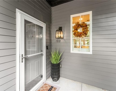 812 Creek View Lane - Photo Thumbnail 24