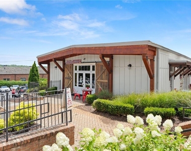 812 Creek View Lane - Photo Thumbnail 34