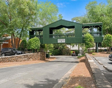 812 Creek View Lane - Photo Thumbnail 32