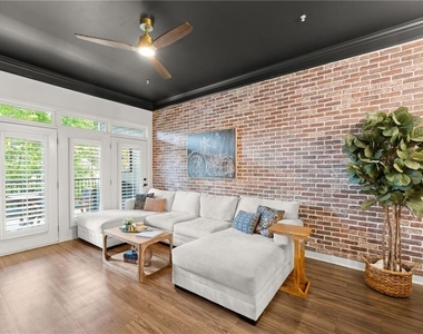 812 Creek View Lane - Photo Thumbnail 5