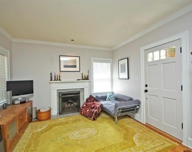 412 Hilldale Drive - Photo Thumbnail 3