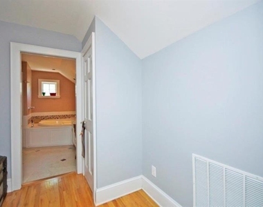 412 Hilldale Drive - Photo Thumbnail 18