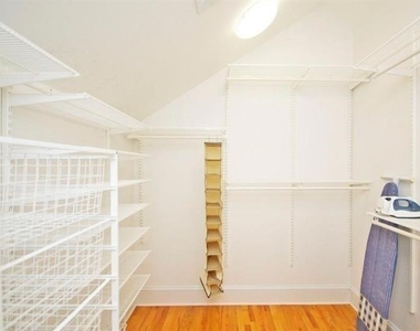 412 Hilldale Drive - Photo Thumbnail 17