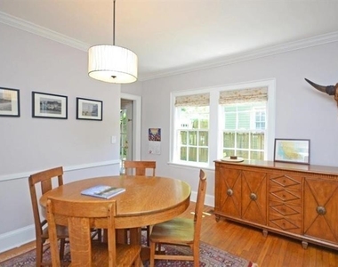 412 Hilldale Drive - Photo Thumbnail 7