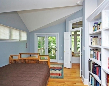 412 Hilldale Drive - Photo Thumbnail 16