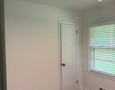 920 S Stone Mountain Lithonia Road - Photo Thumbnail 7
