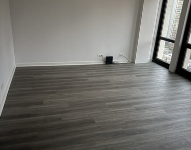 1 E Scott Street - Photo Thumbnail 1
