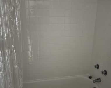 1 E Scott Street - Photo Thumbnail 5