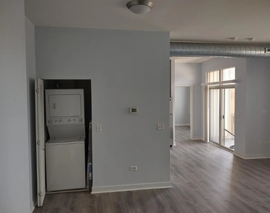 1228 W Monroe Street - Photo Thumbnail 8