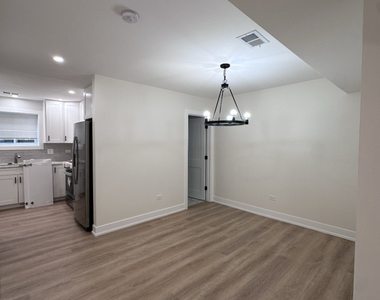 8846 N Cumberland Avenue - Photo Thumbnail 1