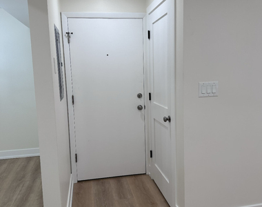 8846 N Cumberland Avenue - Photo Thumbnail 3