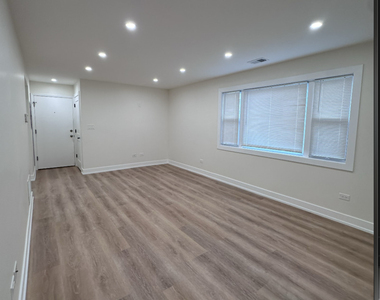 8846 N Cumberland Avenue - Photo Thumbnail 2