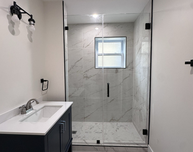 8846 N Cumberland Avenue - Photo Thumbnail 12