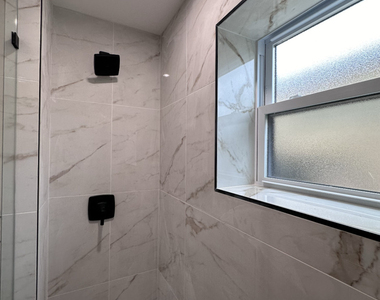 8846 N Cumberland Avenue - Photo Thumbnail 14
