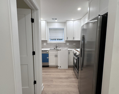 8846 N Cumberland Avenue - Photo Thumbnail 10