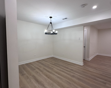 8846 N Cumberland Avenue - Photo Thumbnail 6