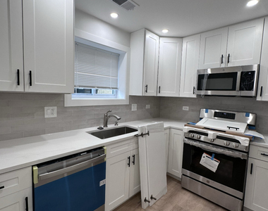 8846 N Cumberland Avenue - Photo Thumbnail 9