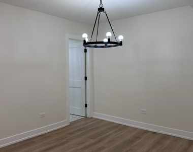 8846 N Cumberland Avenue - Photo Thumbnail 11