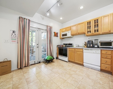 1728 N Campbell Avenue - Photo Thumbnail 7